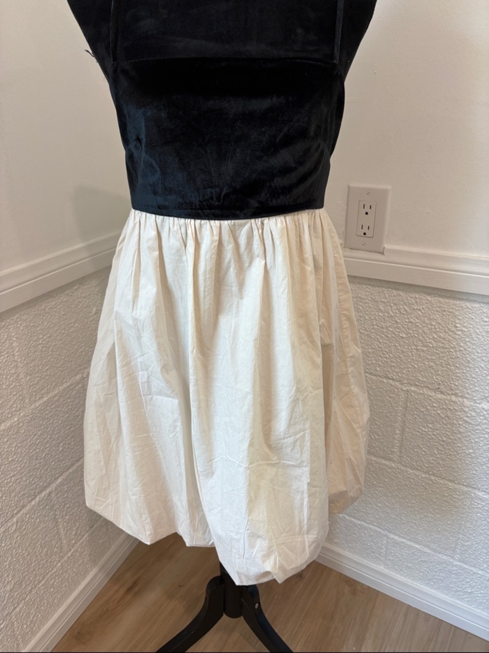 American Eagle Mini Dress Black Ivory Size Medium - Picture 3 of 12